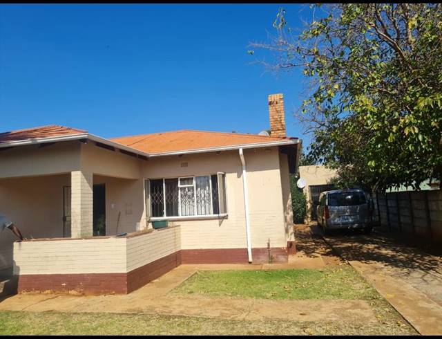 7 BEDROOM HOUSE FOR SALE IN WESTONARIA